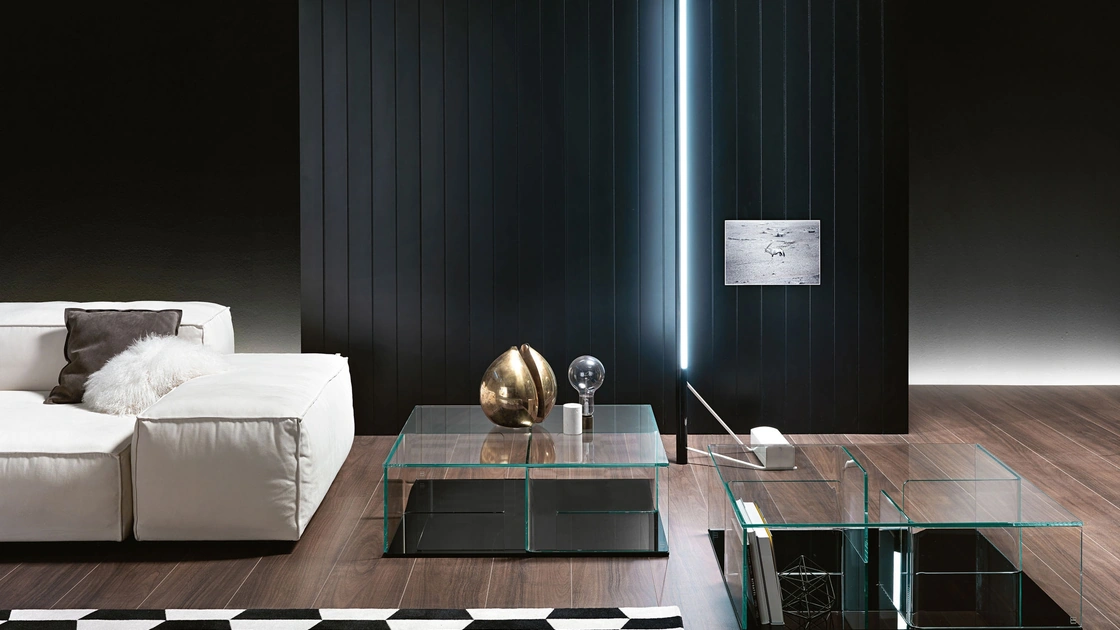 Tavolino Quadra composto da quattro elementi in vetro curvato di Fiam