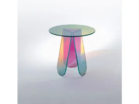 Tavolino rotondo Shimmer in cristallo con una speciale finitura multicromatica cangiante di Glas Italia