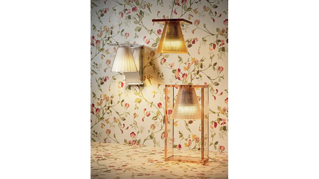 Lampada Light Air da tavolo e nella versione a parete e sospesa di Kartell