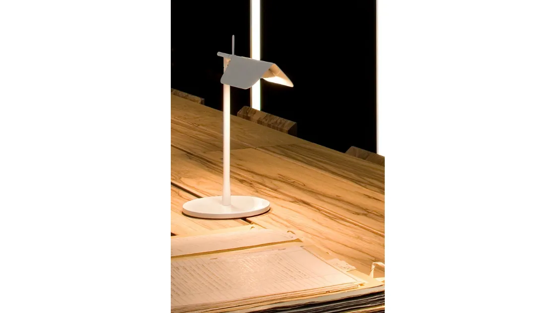Lampada da tavolo in metacrilato di Flos