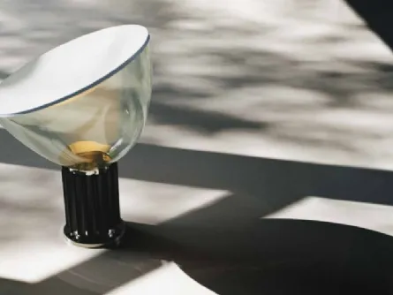Lampada in vetro da tavolo Taccia di Flos