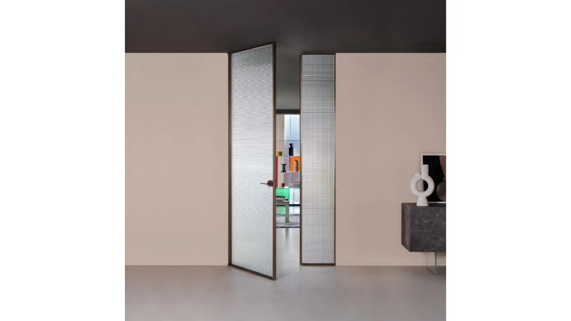 Porta per interni a filo muro Sherazade Double Swing in vetro con elaio in alluminio Plain di Glas Italia