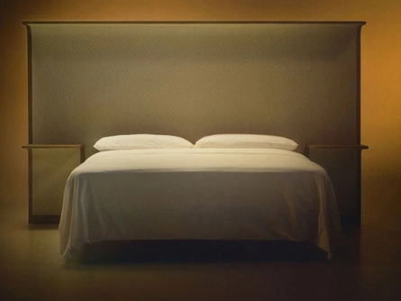 Letto Courtoisie con testiera in legno e tessuto di Bolzan Letti