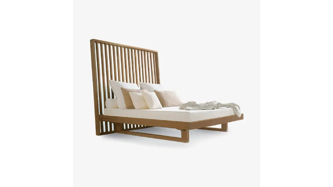 Letto interamente realizzato in legno massello con testiera indipendente a liste verticali Night Night di Riva1920