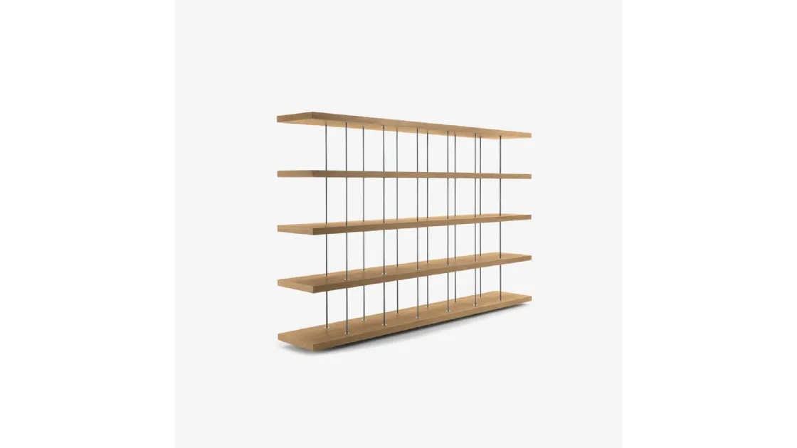 Libreria divisoria Piano Design Bookshelf realizzata in legno massello e listellare, caratterizzata da mensole distanziate da sottili elementi in acciaio inossidabile di Riva1920