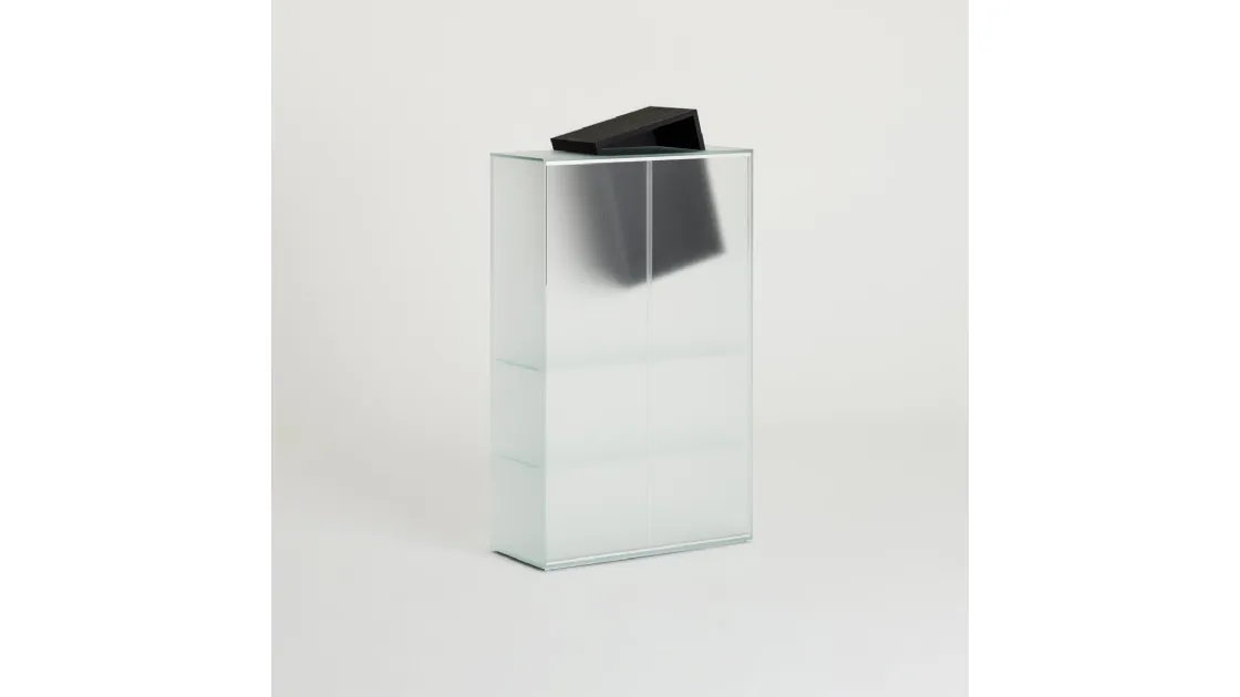 Madia Alta con ante scorrevoli in cristallo acidato con vano porta oggetti in Rovere Nero Drift di Glas Italia