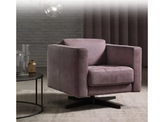 Poltroncina in tessuto imbottito con base in metallo Alfa di Franco Ferri