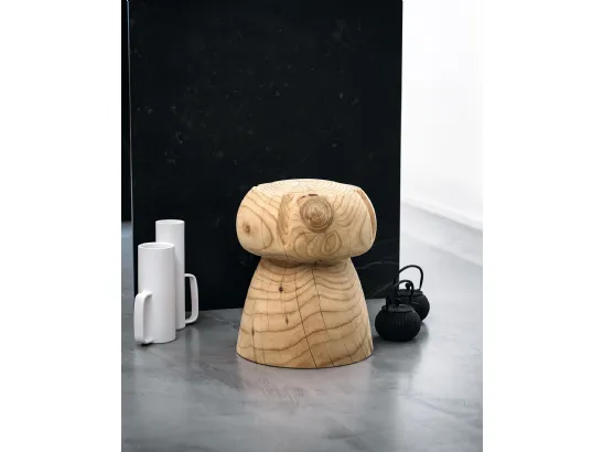 Sgabello Miss Champagne in legno massello di cedro profumato lavorato da un blocco unico di Riva1920
