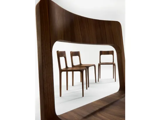 Sedia Sleek realizzata in legno massello di Riva1920