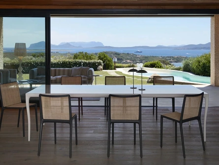 Tavolo Albert in gres porcellanato lucido di Kartell