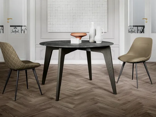 Tavolo rotondo Magic con top in laminato e gambe in massello di Frassino verniciato di Arredo3