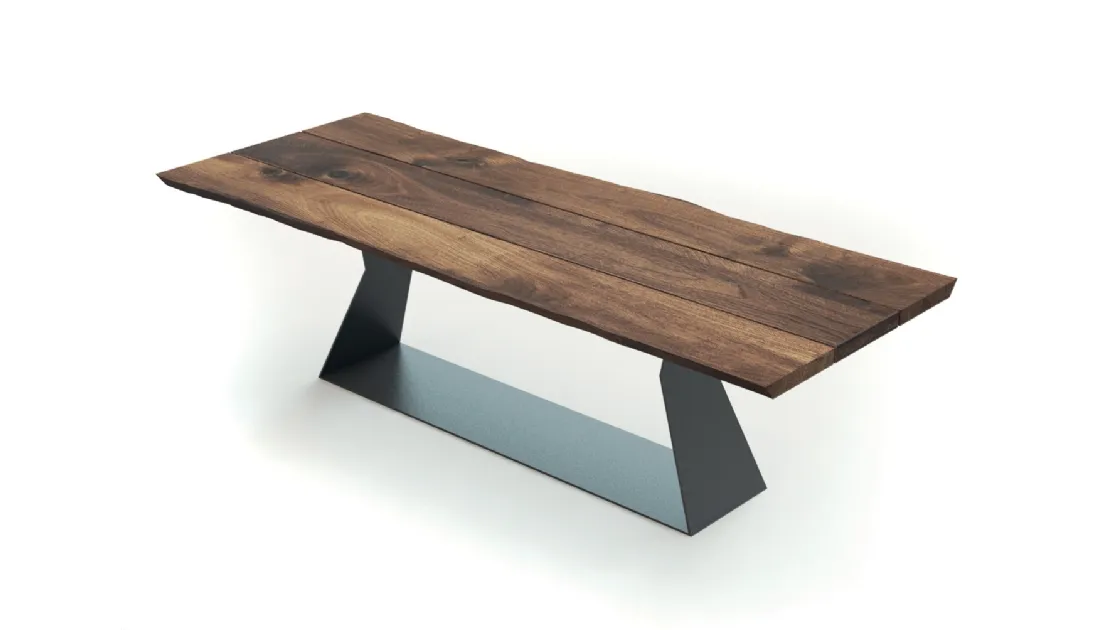 Tavolo Bedrock Plank Three con top in legno massello con inserto centrale in resina e base in lamiera di ferro di Riva1920
