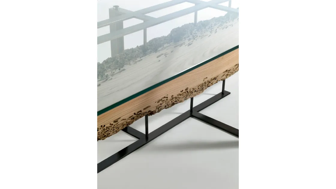 Tavolo Cornice con top in vetro e struttura composta da una cornice in ferro che contiene una o più assi di legno massello di Riva1920