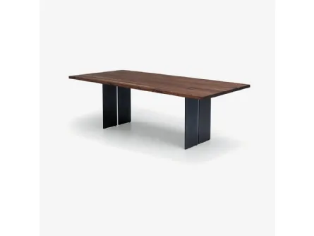 Tavolo Natura Squared in legno massello a liste incollate con bordi squadrati e gambe in ferro di Riva1920