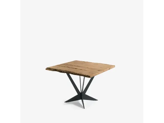 Tavolo Quadrato in legno massello di Briccola a liste accostate e due bordi naturali con gamba centrale in ferro con basamento a stella di Riva1920