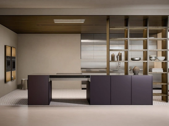 Cucina Design con penisola C07 in laccato, legno e acciaio di Copat Life