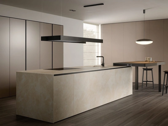 Cucina Design con isola C08 in laccato e gres di Copat Life
