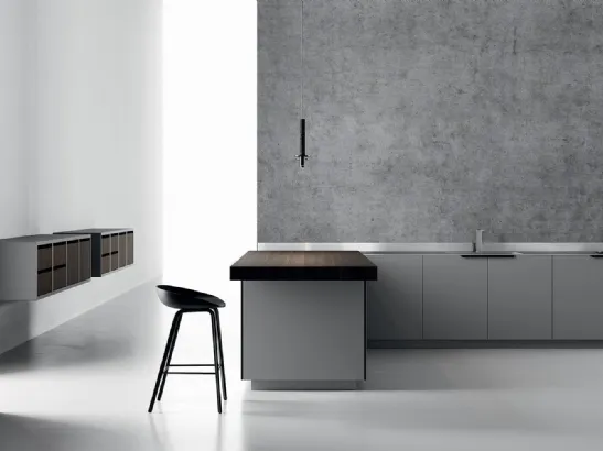 Cucina Design con penisola in rovere moro e laccato satinato con top in acciaio con vasca integrata Sistemi 4|1|2 di Copat Life