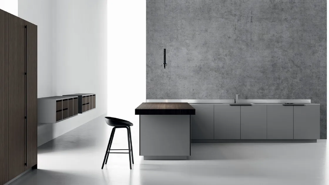 Cucina Design con penisola in rovere moro e laccato satinato con top in acciaio con vasca integrata Sistemi 4|1|2 di Copat Life
