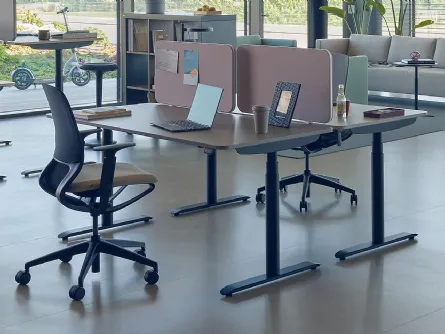 Scrivania Operativa SeLab EDesk regolabile in altezza di Sedus